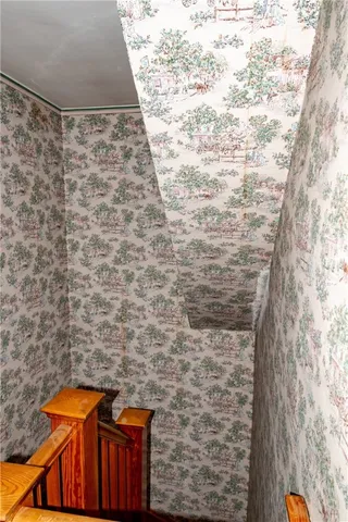 $550,000 | 260 Grosvenor Avenue, East Providence, RI 02914