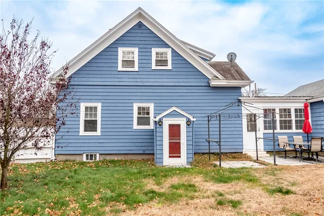 $550,000 | 260 Grosvenor Avenue, East Providence, RI 02914