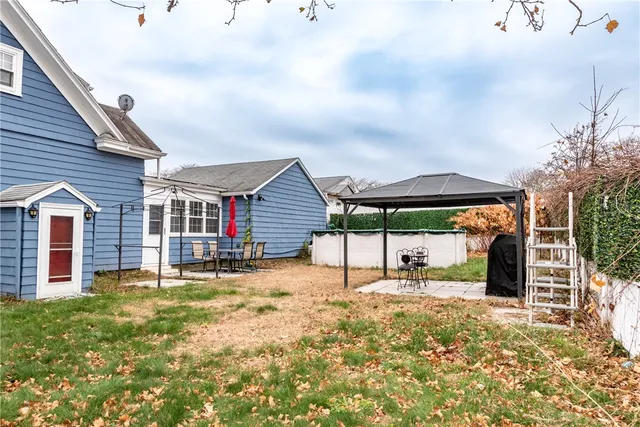 $550,000 | 260 Grosvenor Avenue, East Providence, RI 02914