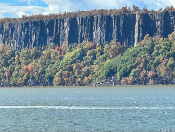 $3,200 | 31 Maple Avenue, Unit 2A, Hastings-on-Hudson, NY 10706