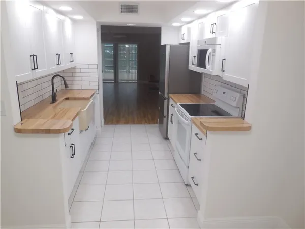 $1,950 | 1802 Eleuthera Point, Unit H 1WYNMOORE, Coconut Creek, FL 33066