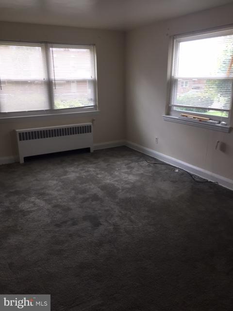 8608 Chestnut Oak Road Parkville, MD 21234 - Photo 6 of 9 Living Room