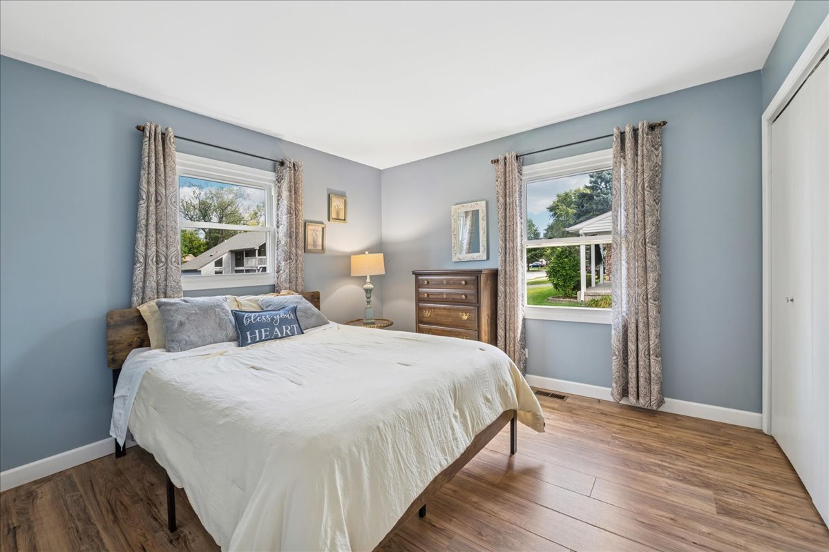 305 Pearl Street Cary, IL 60013 - Photo 11 of 25 a bedroom with a large bed and a window