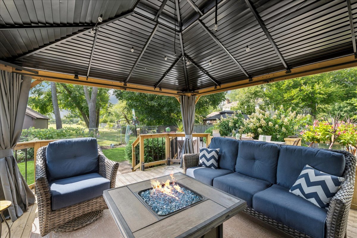 305 Pearl Street Cary, IL 60013 - Photo 22 of 25 a outdoor living space with furniture and garden view