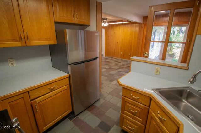 $2,450 | 183 Old Niskayuna Road, Colonie, NY 12110