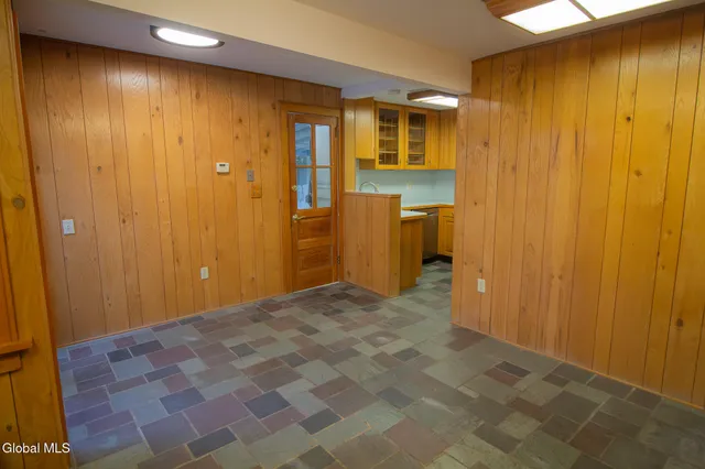 $2,450 | 183 Old Niskayuna Road, Colonie, NY 12110