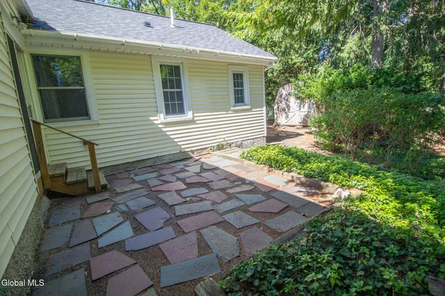 $2,450 | 183 Old Niskayuna Road, Colonie, NY 12110