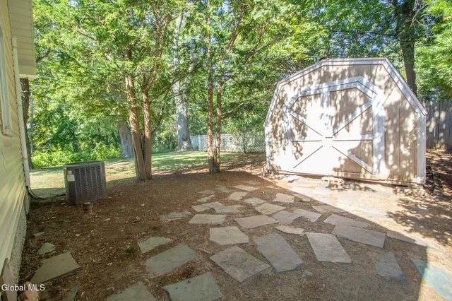 $2,450 | 183 Old Niskayuna Road, Colonie, NY 12110