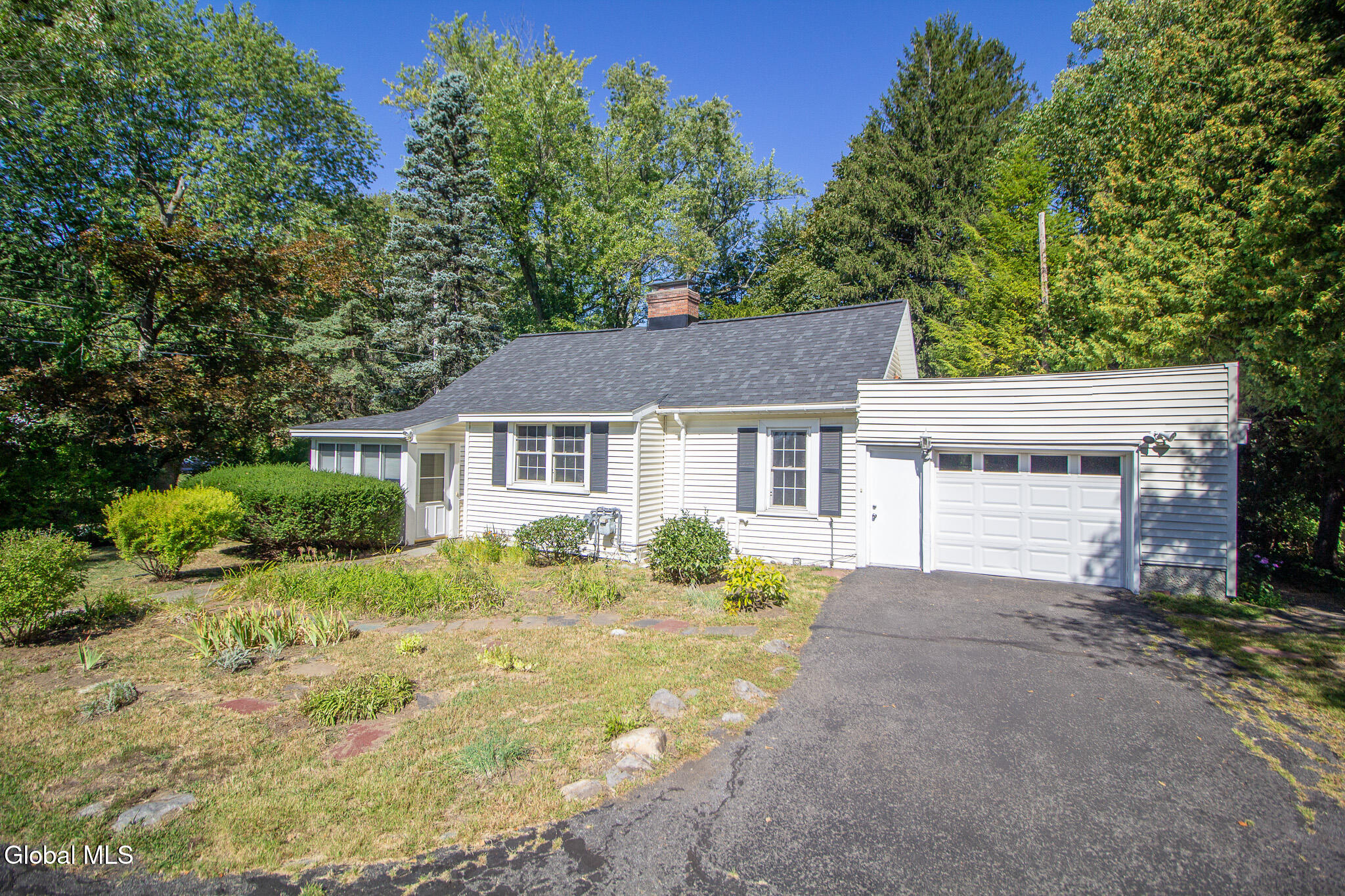 183 Old Niskayuna Road Colonie, NY 12110 - Photo 2 of 23 _MG_9369