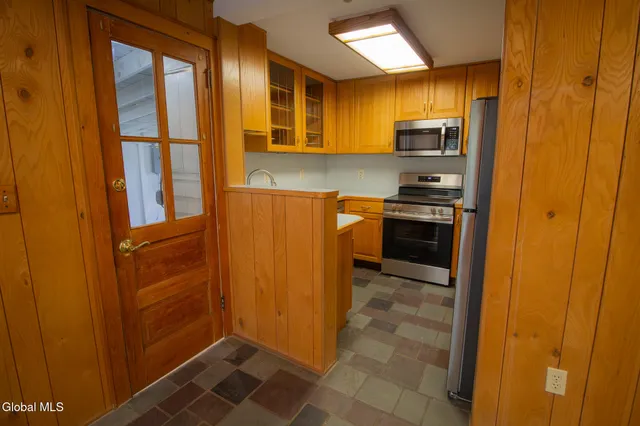 $2,450 | 183 Old Niskayuna Road, Colonie, NY 12110