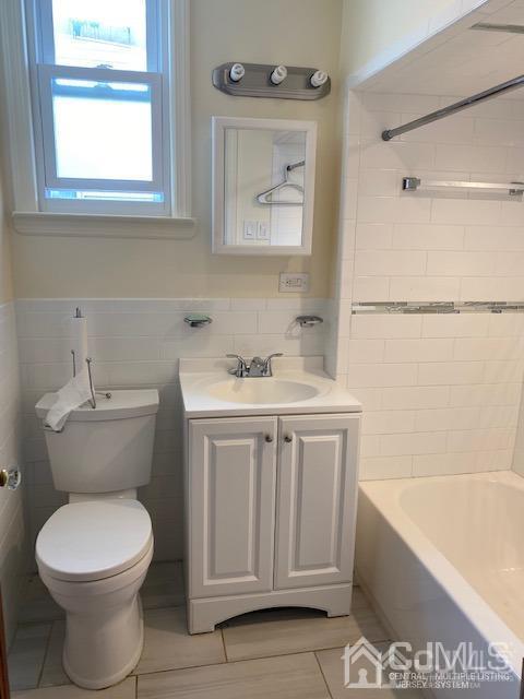 78 Norman Road Newark, NJ 07106 - Photo 8 of 9 a bathroom with a sink toilet and bathtub