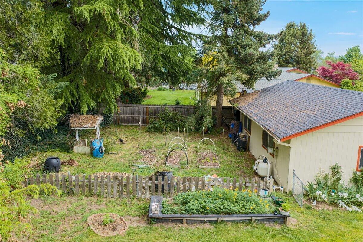 3307 Freeland Road Central Point, OR 97502 - Photo 29 of 34
