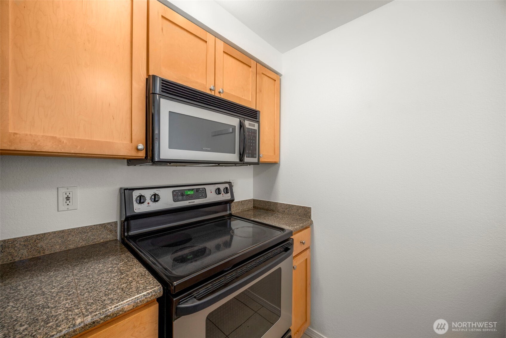 300 10th Avenue, Unit A310 Seattle, WA 98122 - Photo 9 of 18