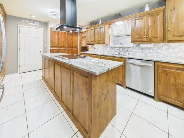 $233,000 | 2600 Comanche Trail, Pampa, TX 79065