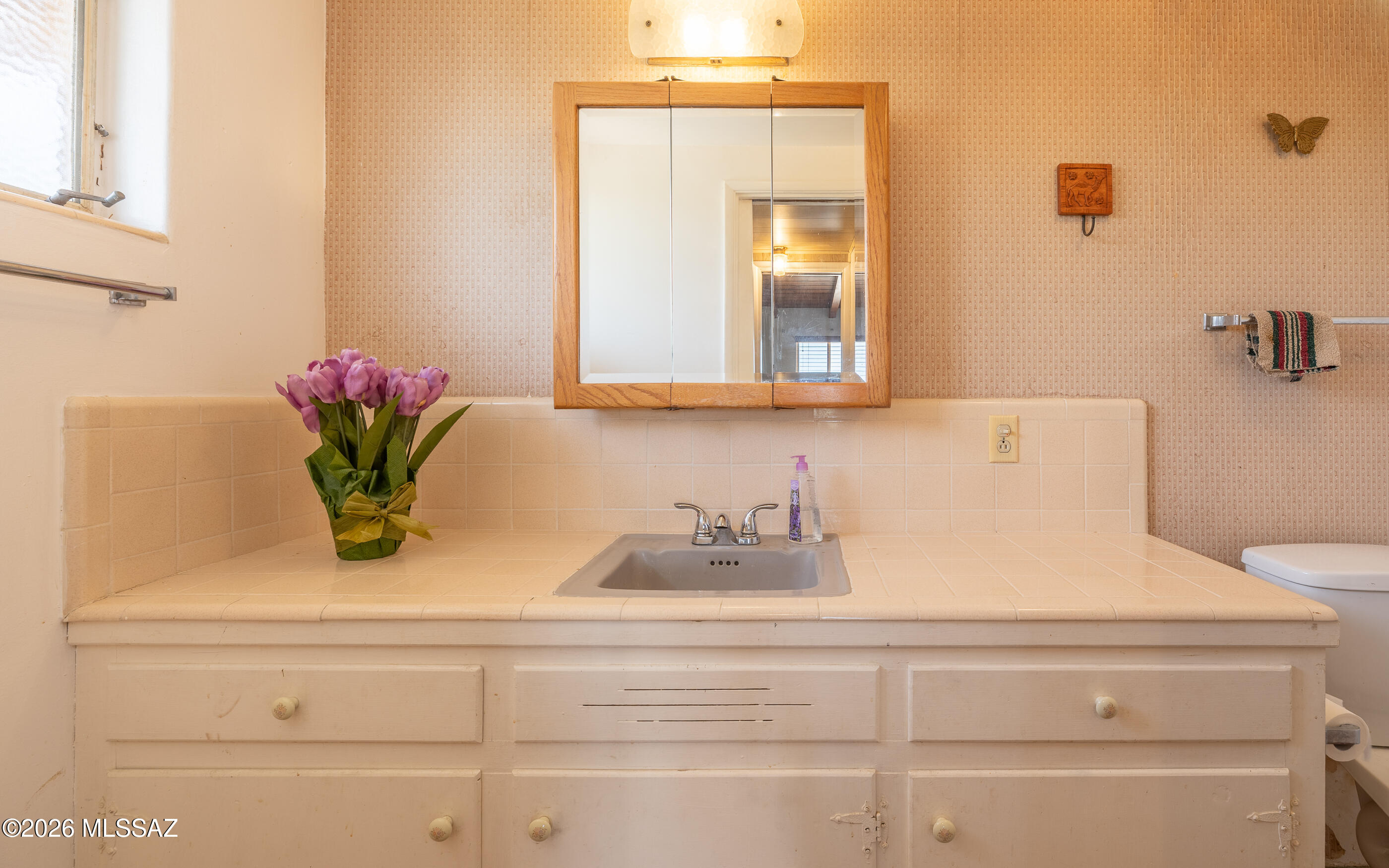 132 West Old Ina Road Tucson, AZ 85704 - Photo 15 of 47 2nd bedroom bath