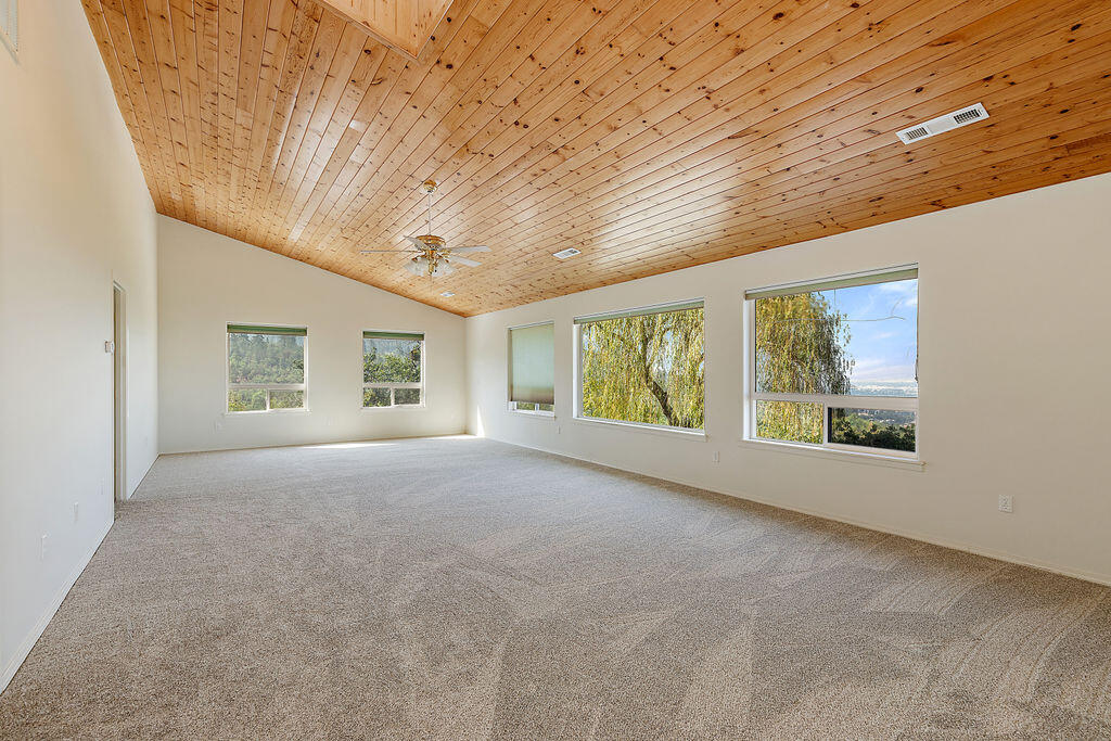 4096 North Roxy Drive Medford, OR 97504 - Photo 36 of 62 33