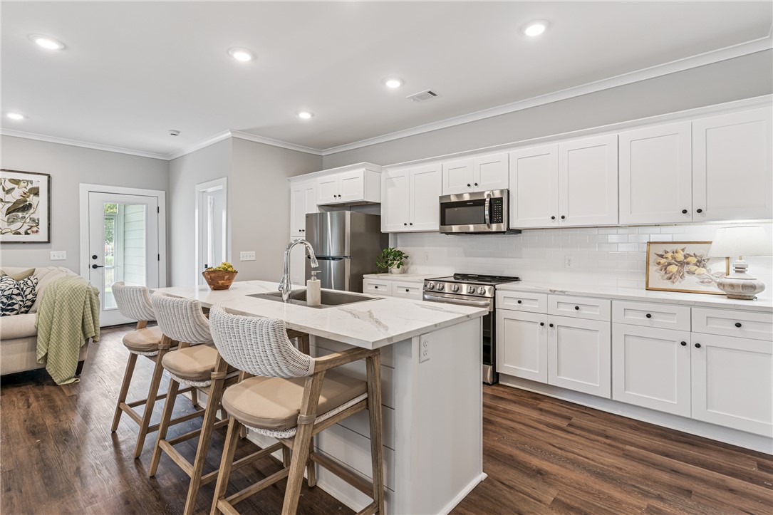 215 Bottlebrush Walk Brunswick, GA 31525 - Photo 4 of 36