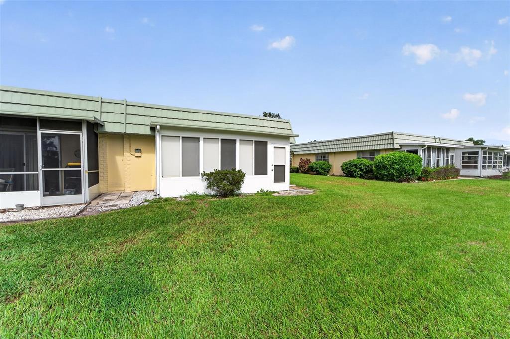 102 Cambridge Trail, Unit 220 Sun City Center, FL 33573 - Photo 27 of 35 Gallery Image 27