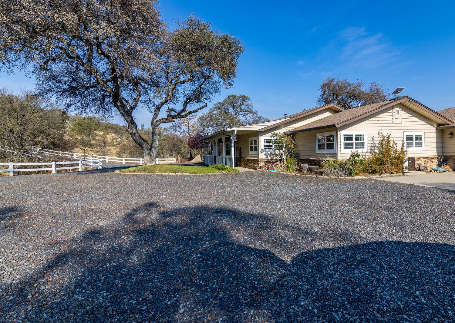2155 El Faro Way La Grange, CA 95329 - Photo 3 of 52 a view of road with large trees