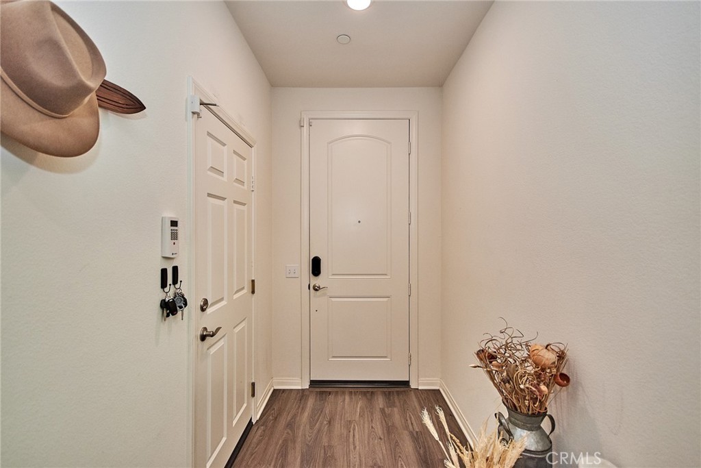 2375 Vineyard Street Upland, CA 91786 - Photo 4 of 33 a bathroom with a shower