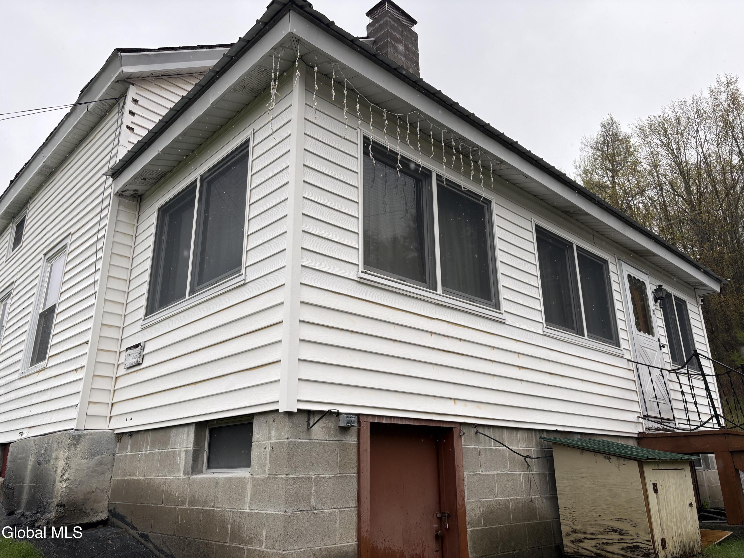5 Barton Hill Road Moriah, NY 12998 - Photo 2 of 30 IMG_8576