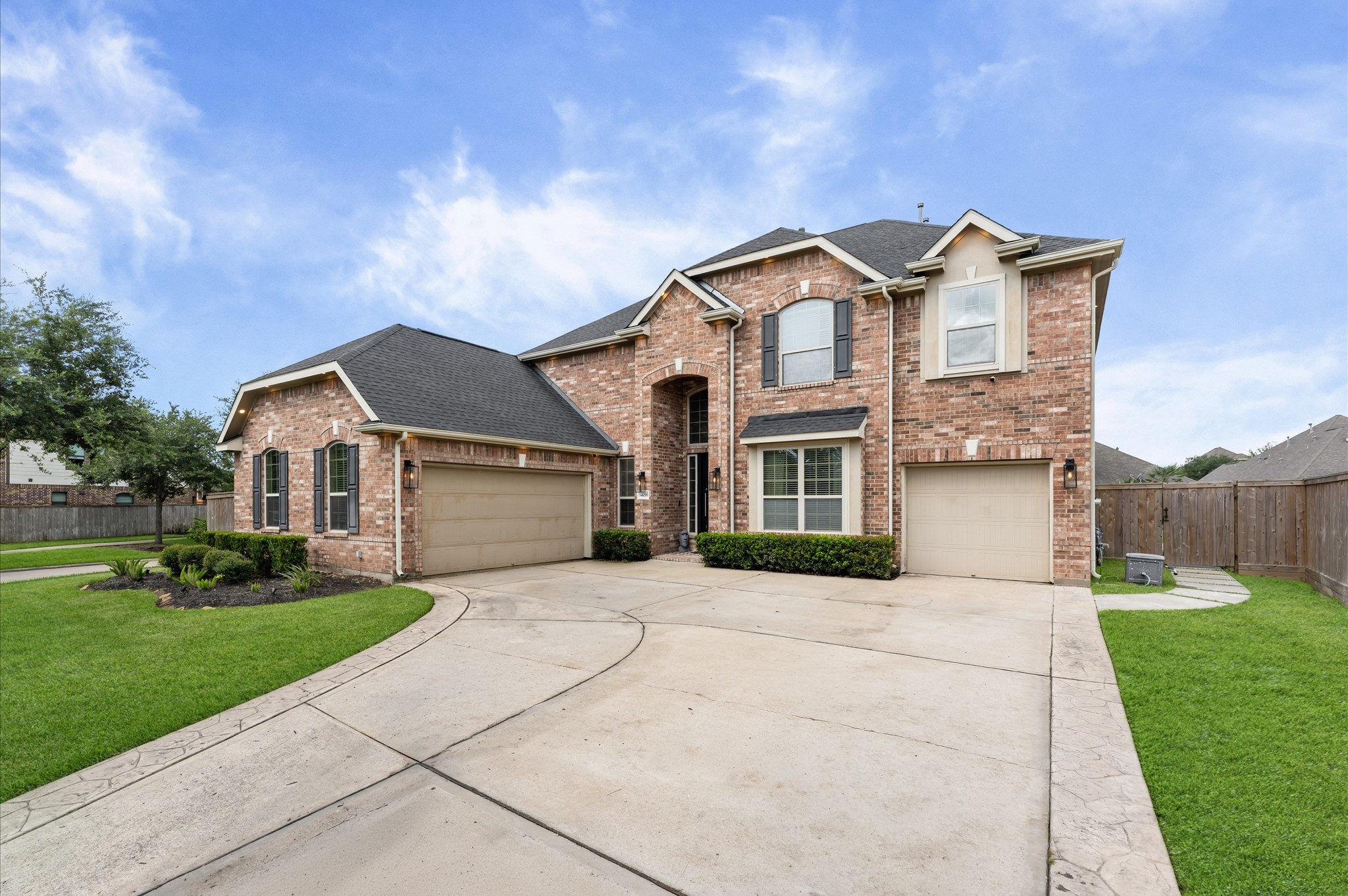 14016 Savannah Landing Lane Rosharon, TX 77583 - Photo 3 of 49 a front view of a house with yard