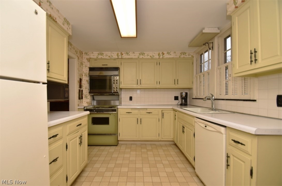 4875 Countryside Road Lyndhurst, OH 44124 - Photo 12 of 26