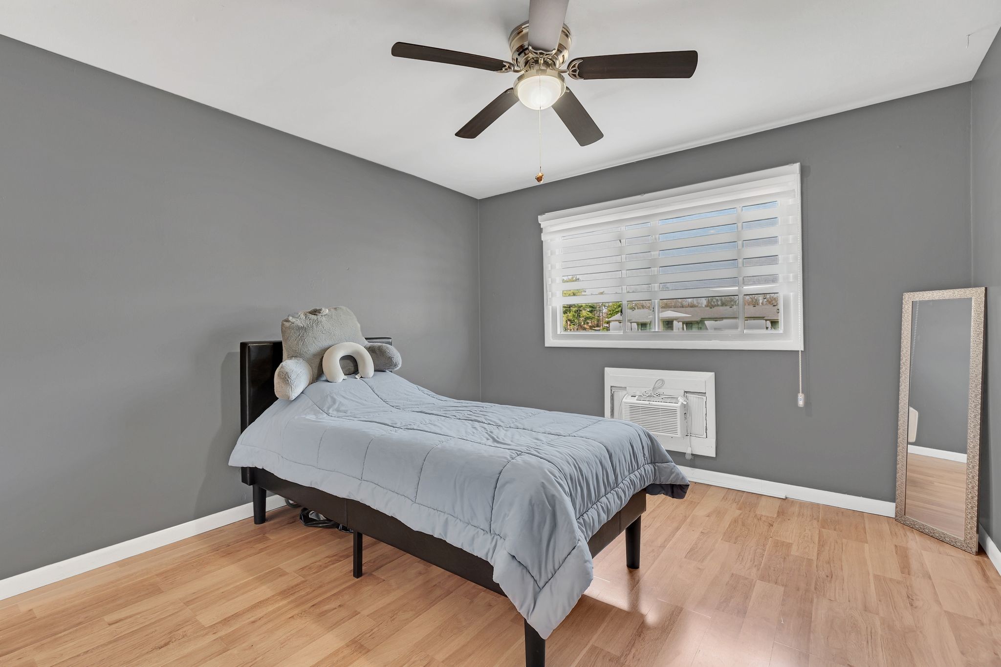 613 Hillsboro Road, Unit D23 Franklin, TN 37064 - Photo 17 of 18 a bedroom with a bed and a window