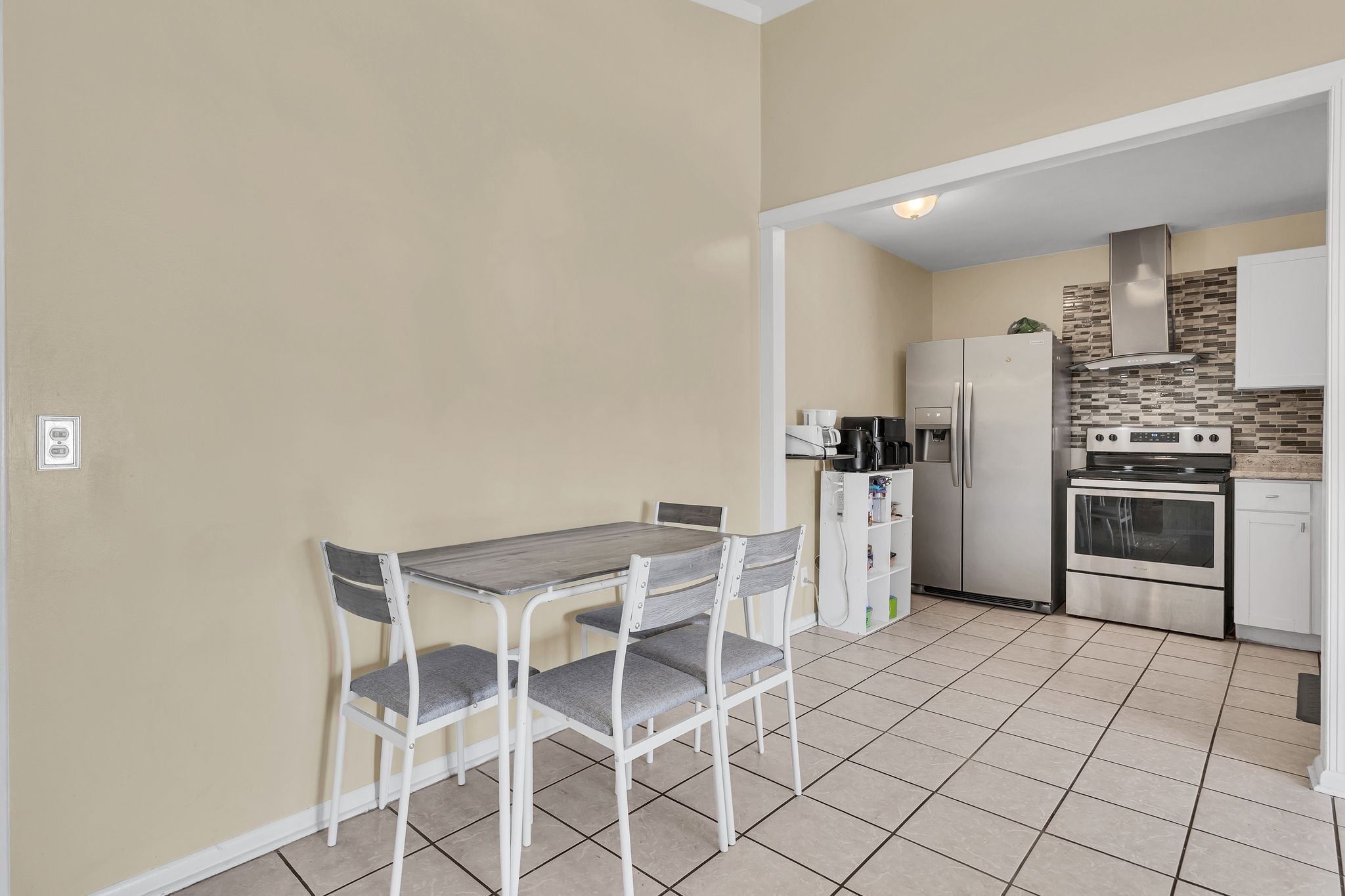 613 Hillsboro Road, Unit D23 Franklin, TN 37064 - Photo 6 of 18 a kitchen with granite countertop cabinets and stainless steel appliances