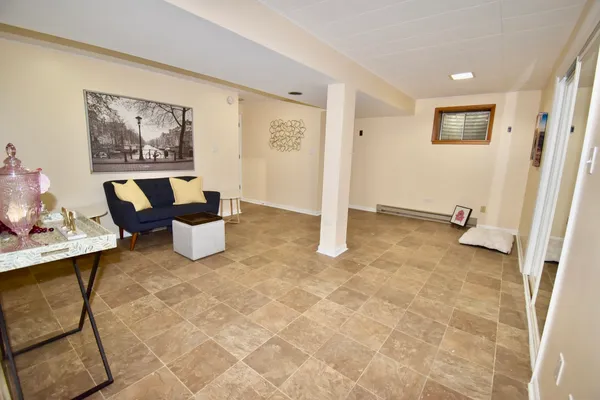 $355,000 | 649 Wilbur Court, Gurnee, IL 60031