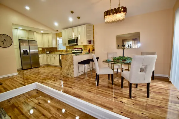 $355,000 | 649 Wilbur Court, Gurnee, IL 60031