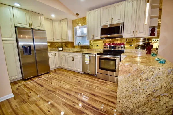$355,000 | 649 Wilbur Court, Gurnee, IL 60031