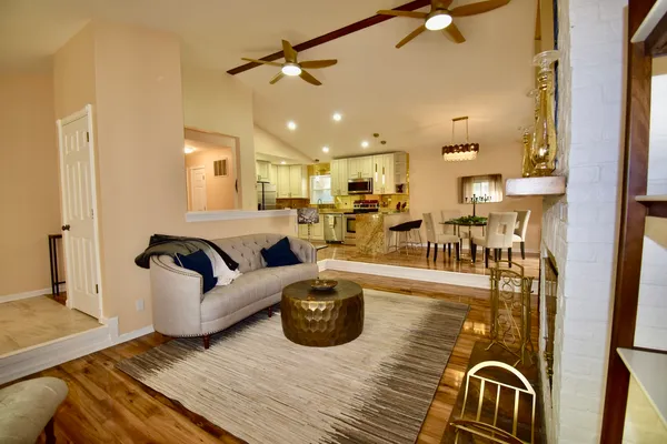 $355,000 | 649 Wilbur Court, Gurnee, IL 60031