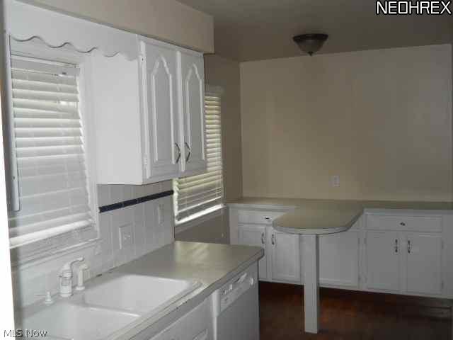 4927 Farnhurst Road Cleveland, OH 44124 - Photo 6 of 10