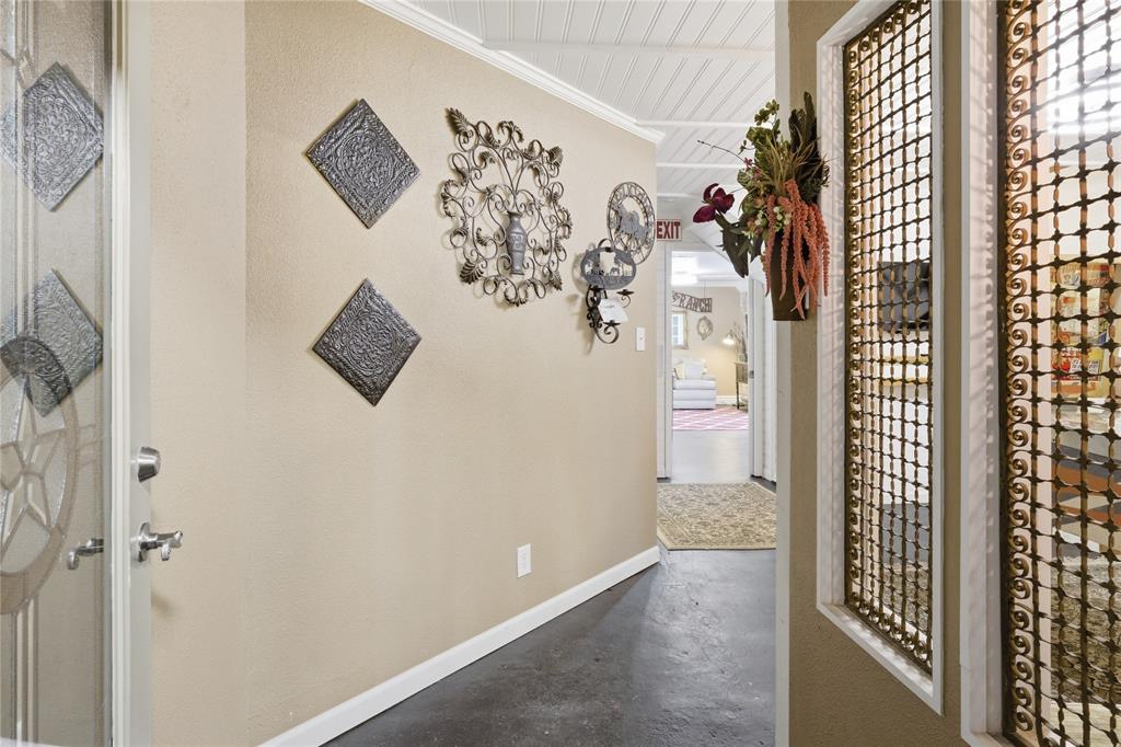 10 Ss Cooper, TX 75432 - Photo 6 of 40 a view of a hallway with wooden floor and a potted plant