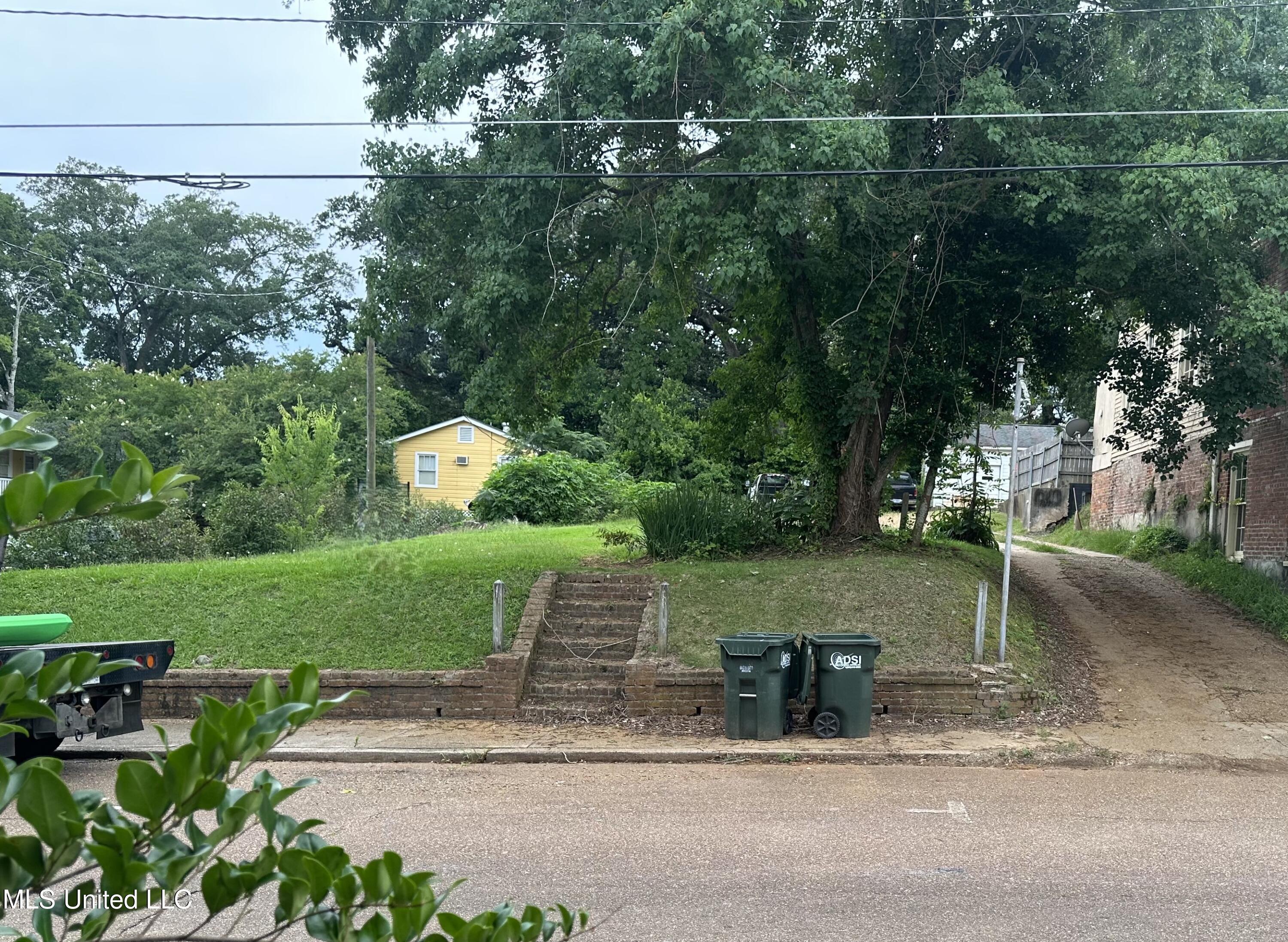 806 State St lot front