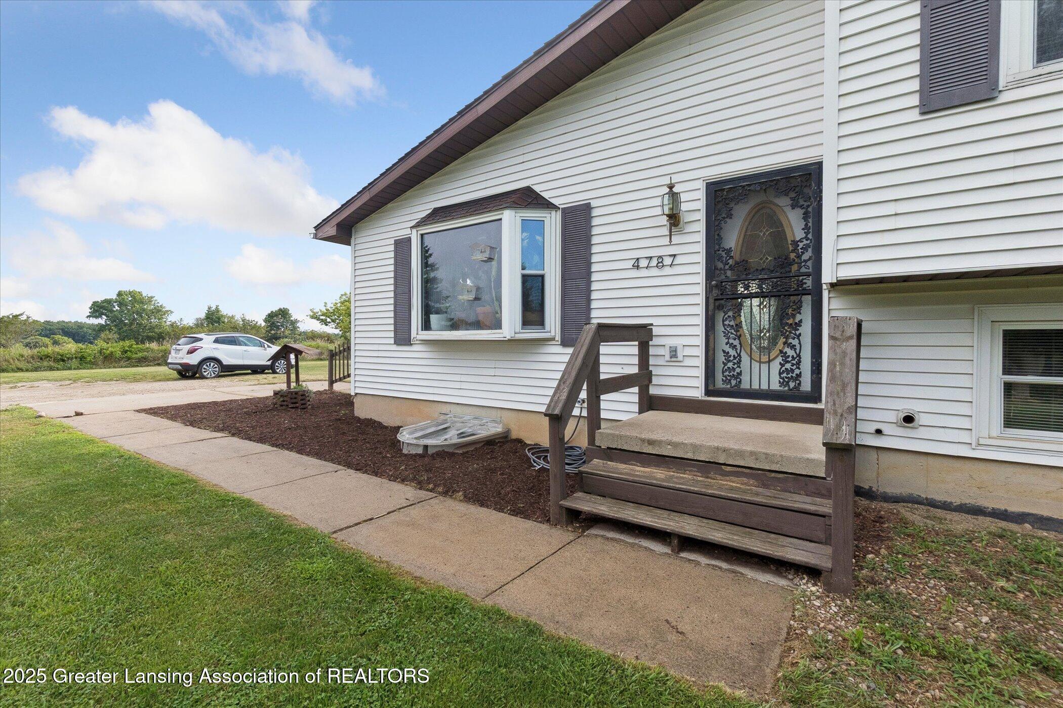 4787 South St Clair Road St. Johns, MI 48879 - Photo 6 of 56 06-4787-S-St-Clair-Rd-St-Johns-MI-48879-
