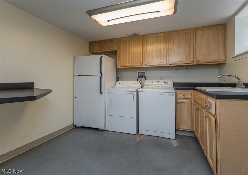 3894 Parkdale Road Cleveland, OH 44121 - Photo 22 of 35