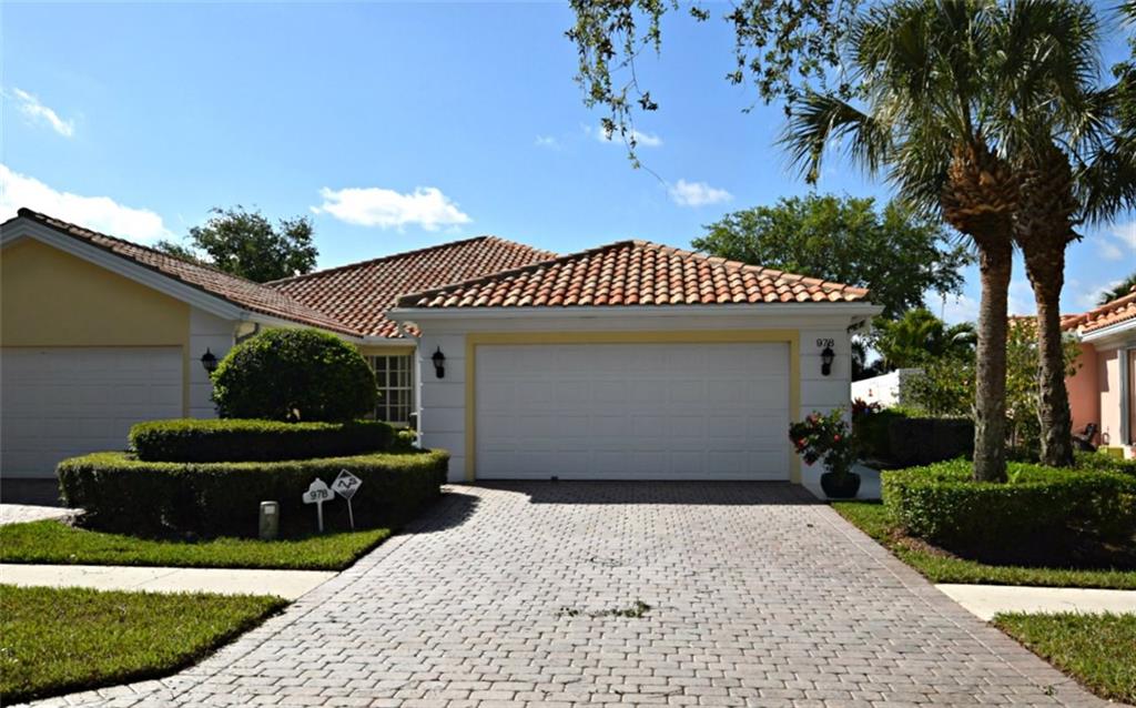 978 Southwest Balmoral Trace Stuart, FL 34997 - Photo 4 of 32 Gallery Image 4