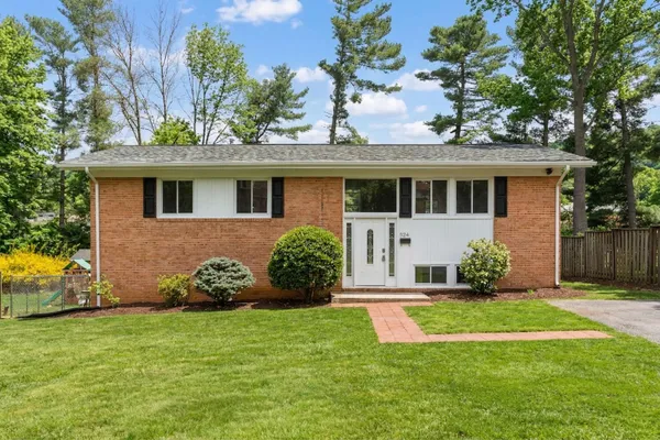 $437,000 | 924 Washington Avenue, Waynesboro, VA 22980