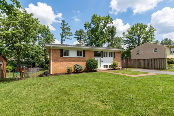 $437,000 | 924 Washington Avenue, Waynesboro, VA 22980