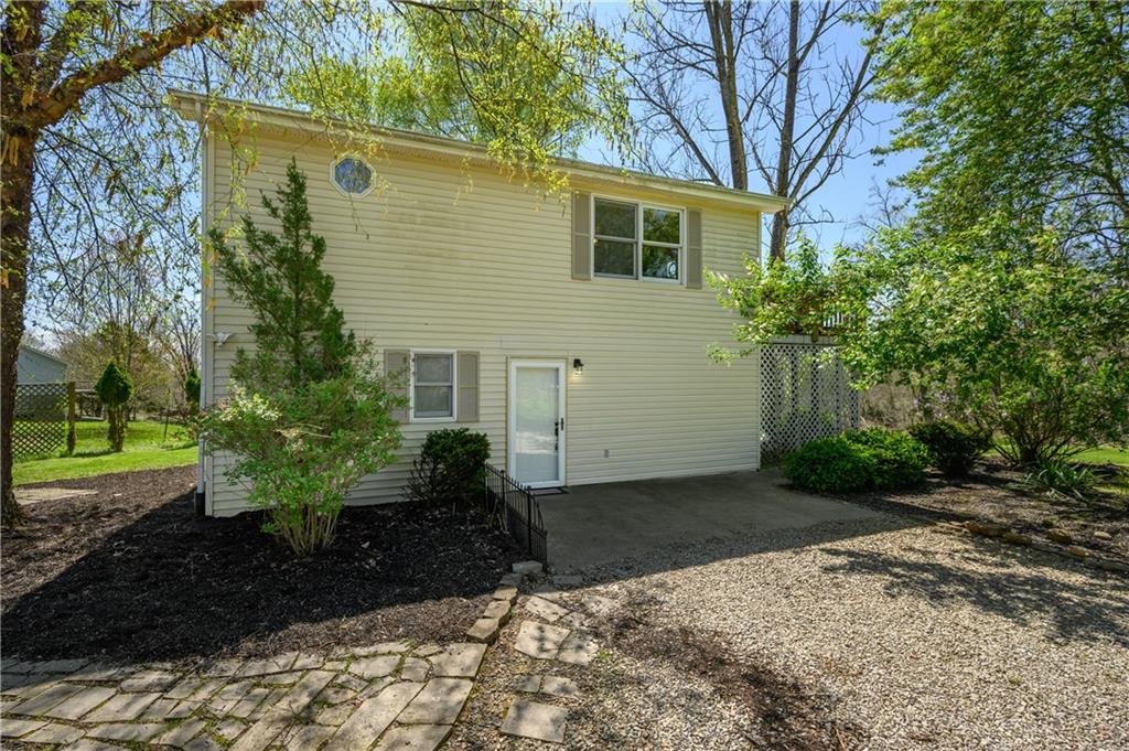 8195 Grandview Road Columbus, IN 47201 - Photo 2 of 58