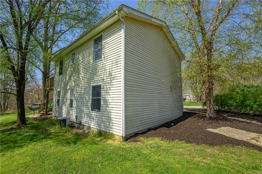 8195 Grandview Road Columbus, IN 47201 - Photo 4 of 58
