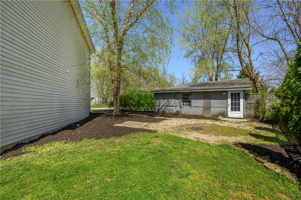 8195 Grandview Road Columbus, IN 47201 - Photo 6 of 58