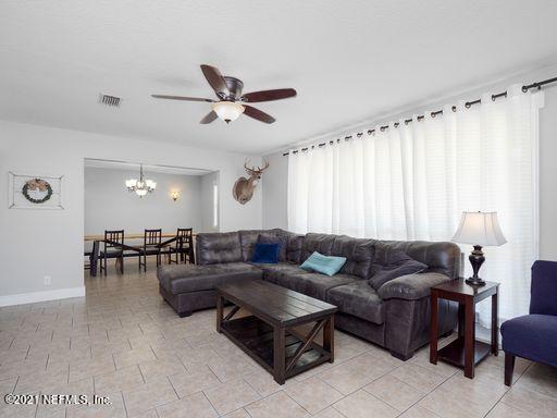 1034 Acapulco Road Jacksonville, FL 32216 - Photo 4 of 27 family room