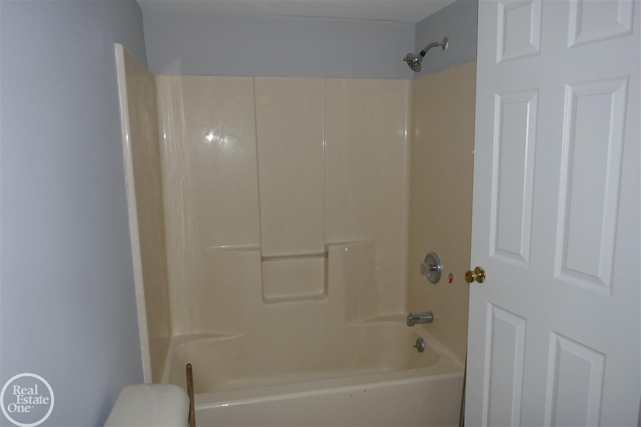 2932 Michigan Road Port Huron, MI 48060 - Photo 25 of 34 50001817-24.JPG