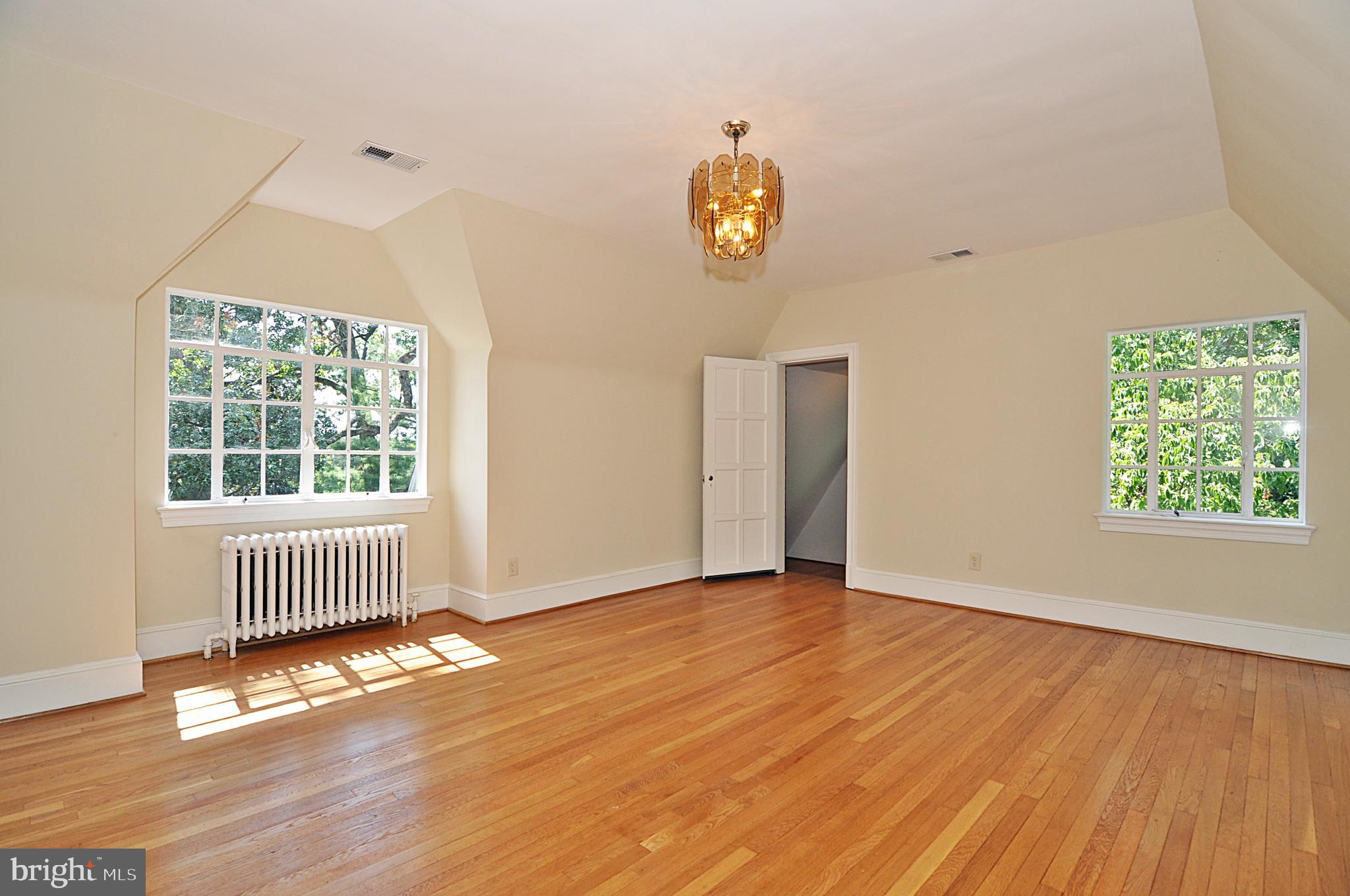 2721 South Arlington Ridge Road Arlington, VA 22202 - Photo 16 of 33 an empty room with wooden floor and windows