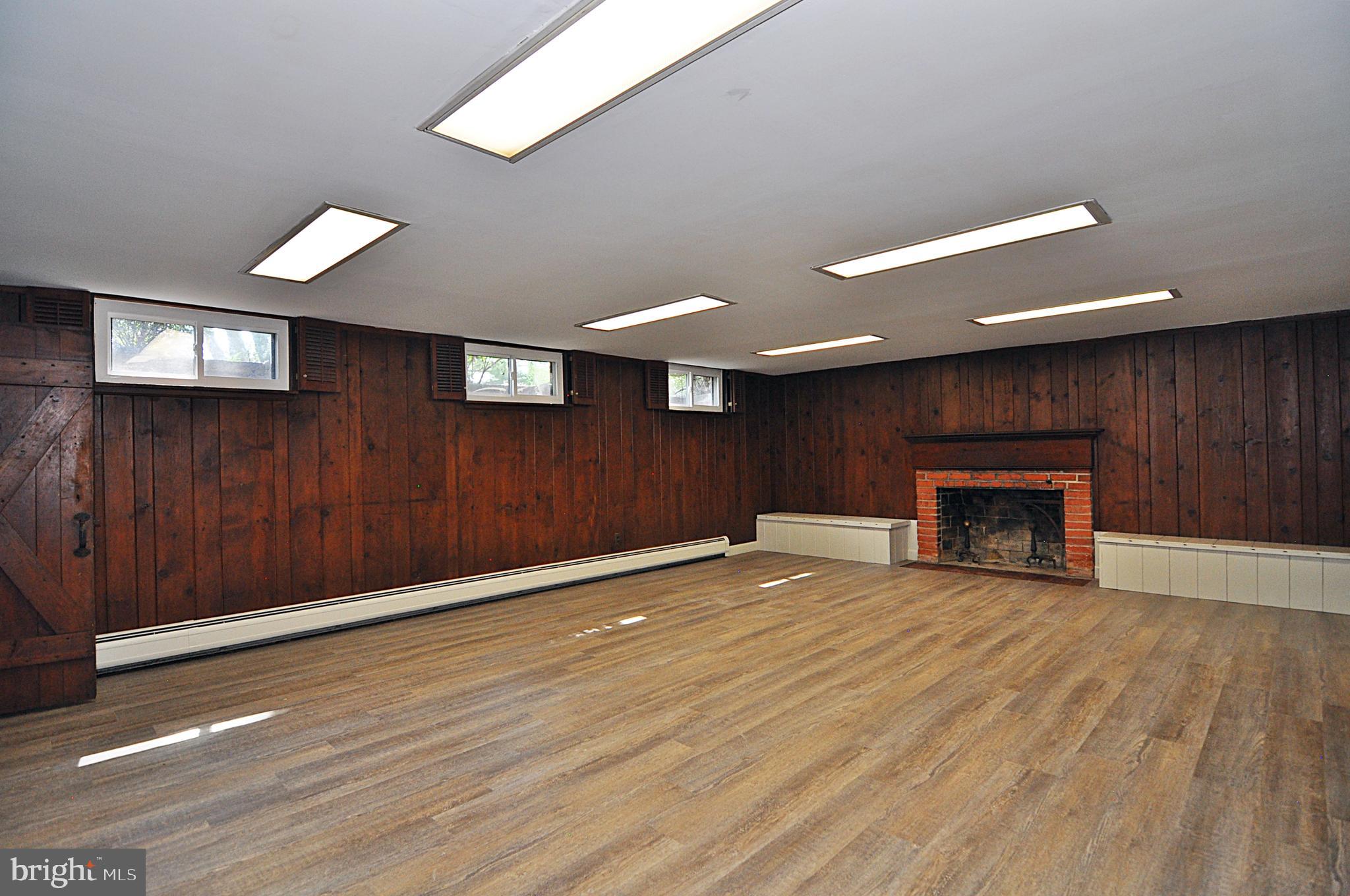 2721 South Arlington Ridge Road Arlington, VA 22202 - Photo 25 of 33 a view of an empty room with wooden floor
