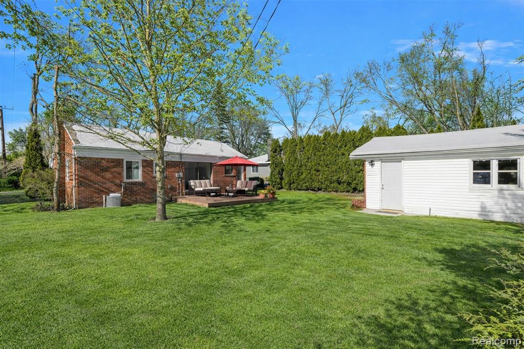 31060 East Rutland Street Beverly Hills, MI 48025 - Photo 33 of 37