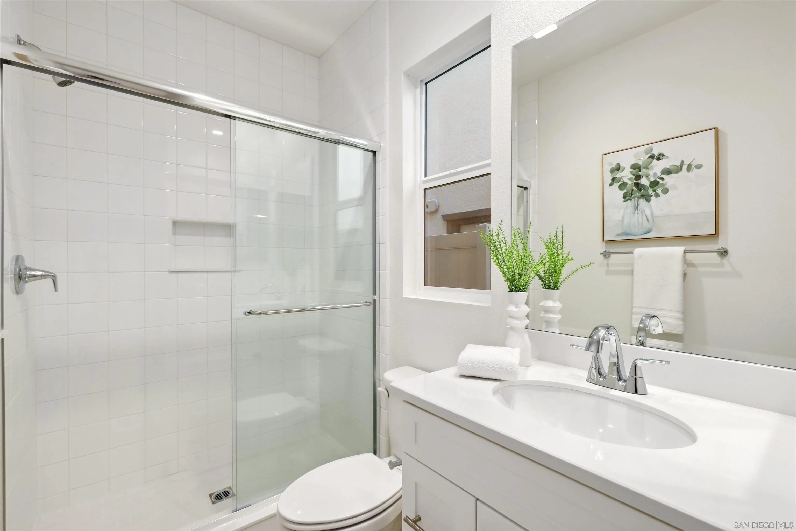 929 Woodhaven Road San Marcos, CA 92069 - Photo 16 of 36 a bathroom with a sink toilet and shower